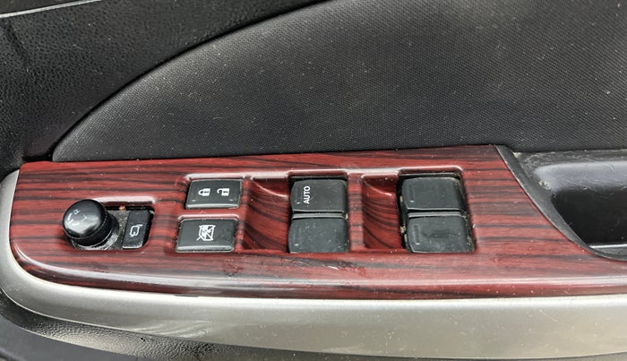 2019 Maruti Swift ZXI AMT, Petrol, Automatic, 38,693 km, Driver Side Door Panels Control