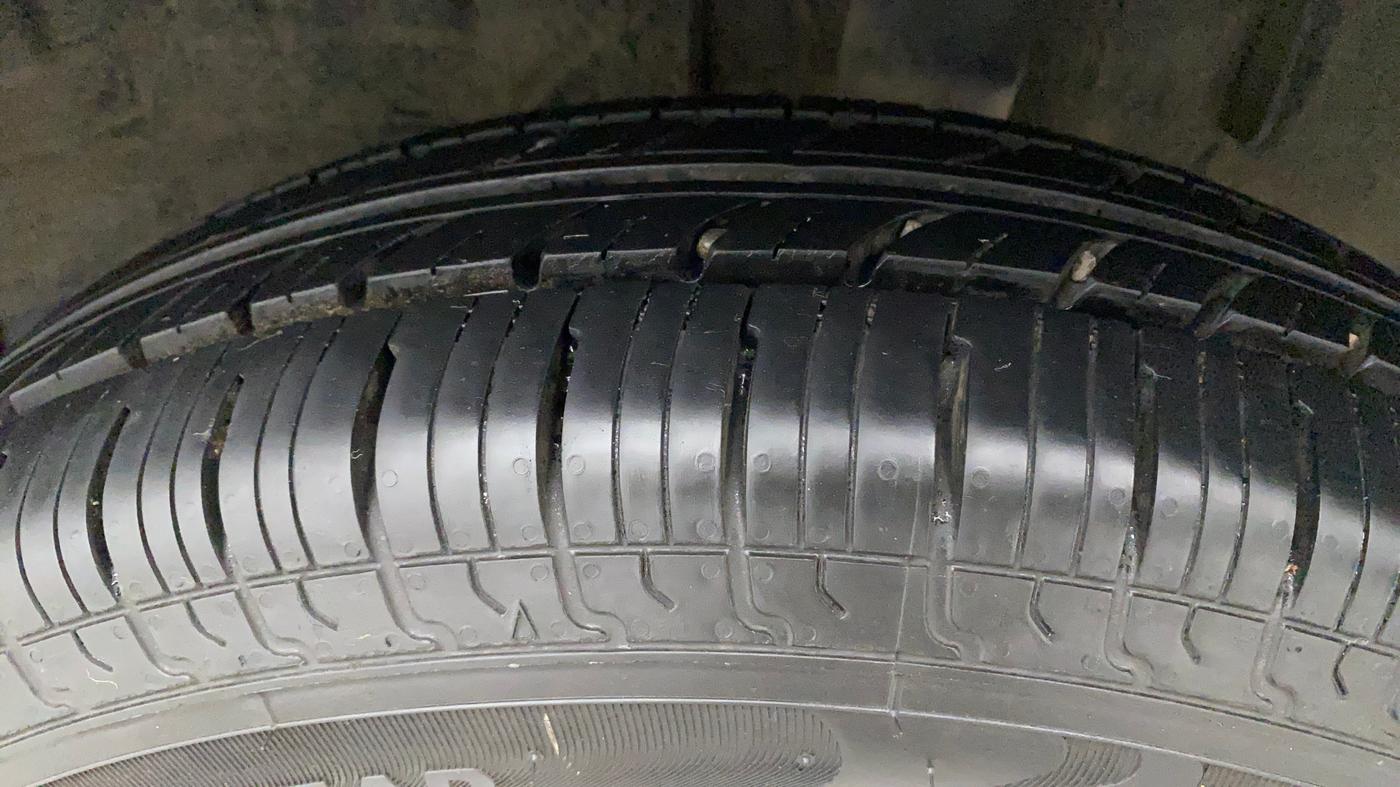 2019 Renault TRIBER RXT, Petrol, Manual, 46,277 km, Left Rear Tyre Tread