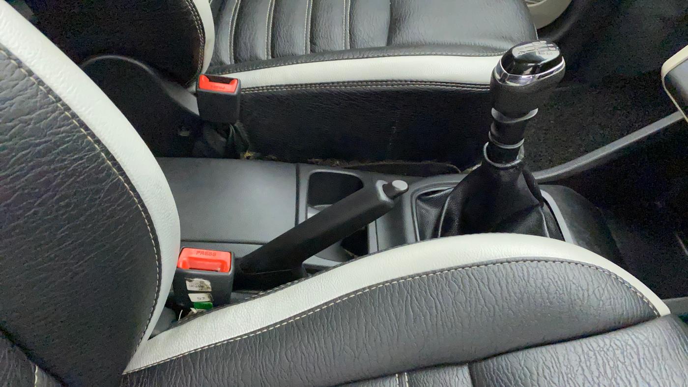 2019 Renault TRIBER RXT, Petrol, Manual, 46,277 km, Gear Lever