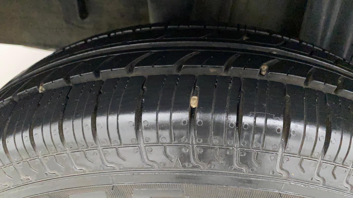 2019 Renault TRIBER RXT, Petrol, Manual, 46,277 km, Right Rear Tyre Tread
