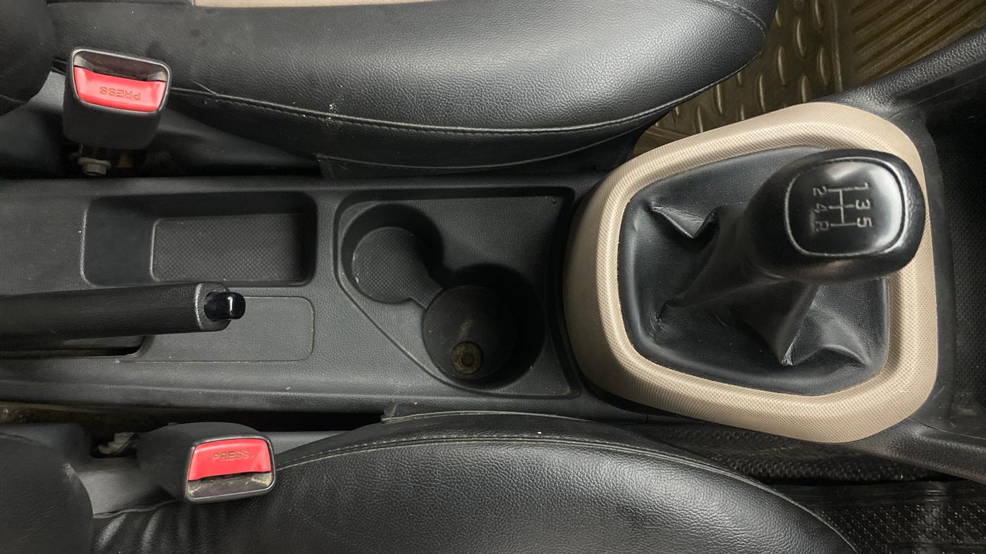 2015 Hyundai Grand i10 MAGNA 1.2 KAPPA VTVT, Petrol, Manual, 1,08,903 km, Gear Lever