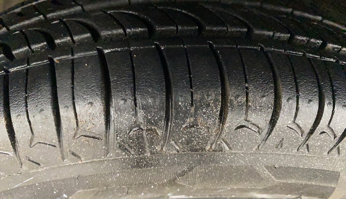 2016 Maruti Alto 800 VXI O, Petrol, Manual, 78,445 km, Left Front Tyre Tread