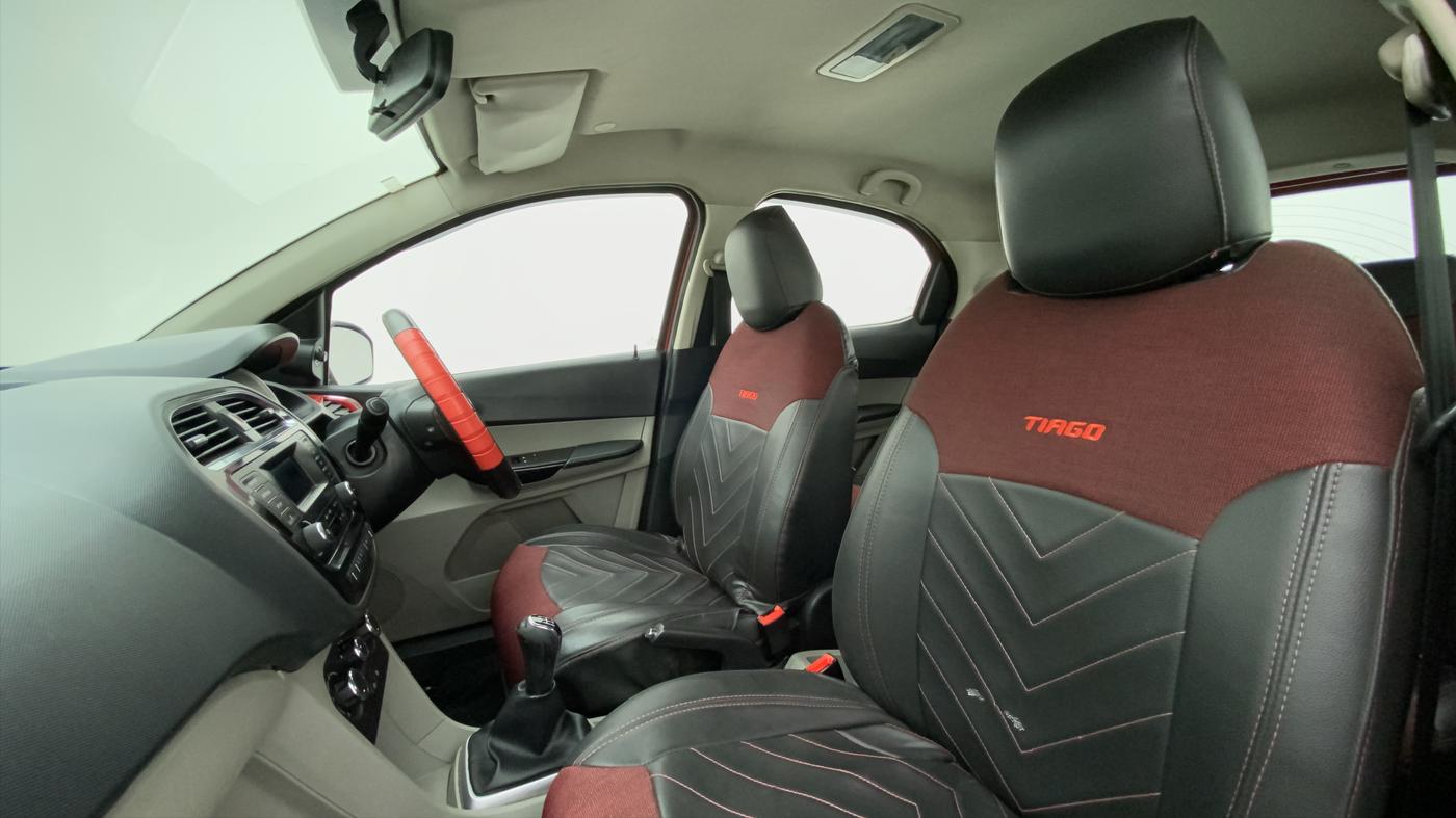 2017 Tata Tiago XZ 1.2 REVOTRON, Petrol, Manual, 56,655 km, Right Side Front Door Cabin