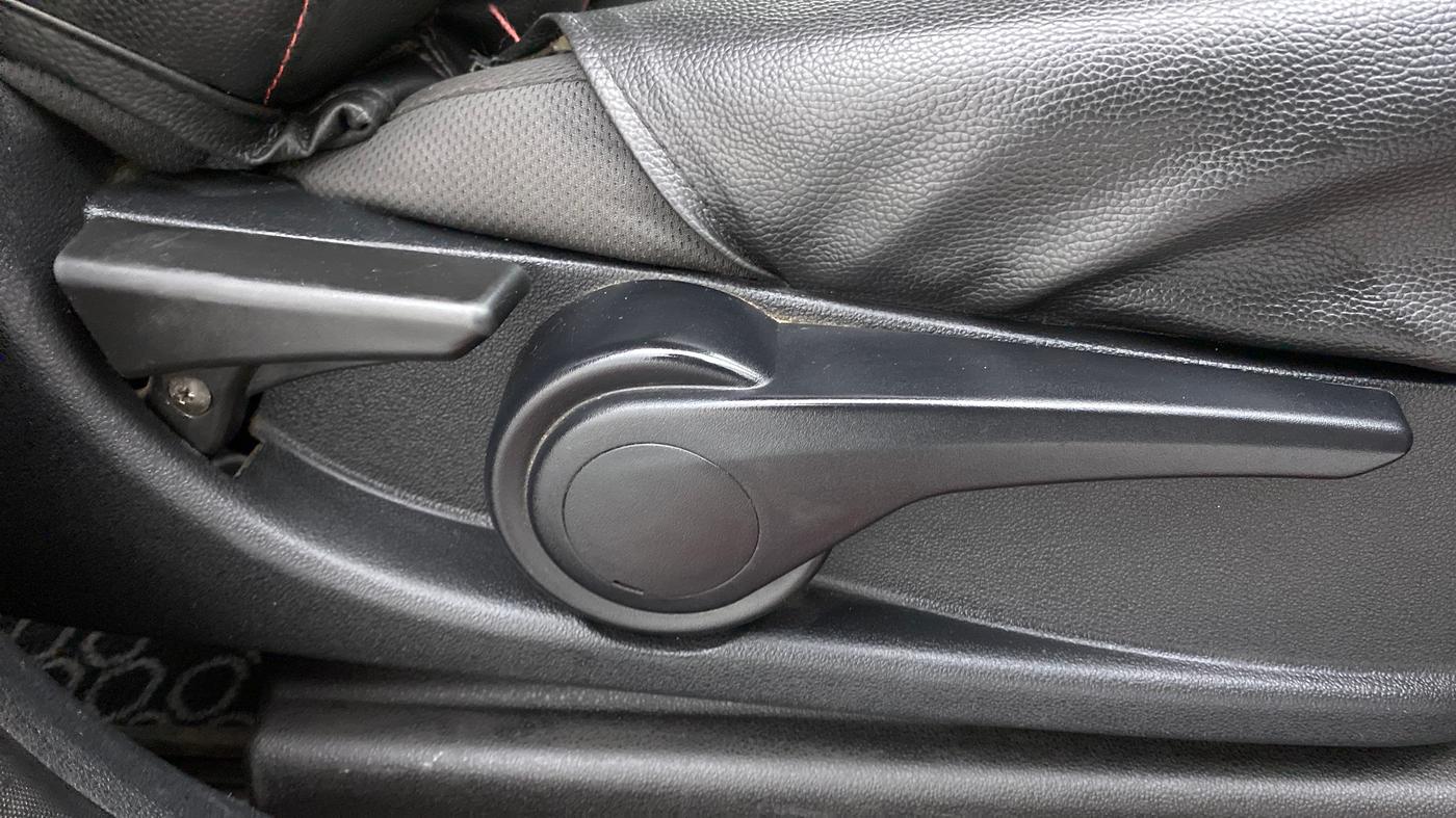 2017 Tata Tiago XZ 1.2 REVOTRON, Petrol, Manual, 56,655 km, Driver Side Adjustment Panel