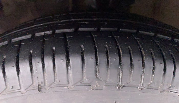 2016 Hyundai i10 SPORTZ 1.1, Petrol, Manual, 57,480 km, Left Front Tyre Tread