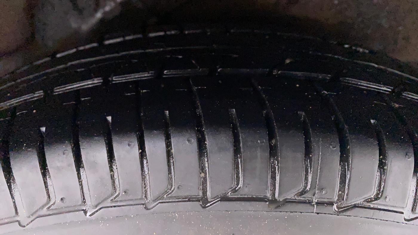 2016 Hyundai i10 SPORTZ 1.1, Petrol, Manual, 57,480 km, Left Rear Tyre Tread