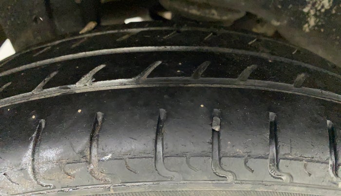 2013 Maruti A Star VXI (ABS) AT, Petrol, Automatic, 53,171 km, Right Rear Tyre Tread