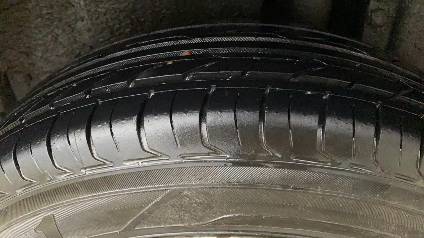 2014 Maruti Swift LXI, Petrol, Manual, 91,764 km, Left Rear Tyre Tread
