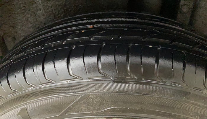 2014 Maruti Swift LXI, Petrol, Manual, 91,764 km, Left Rear Tyre Tread
