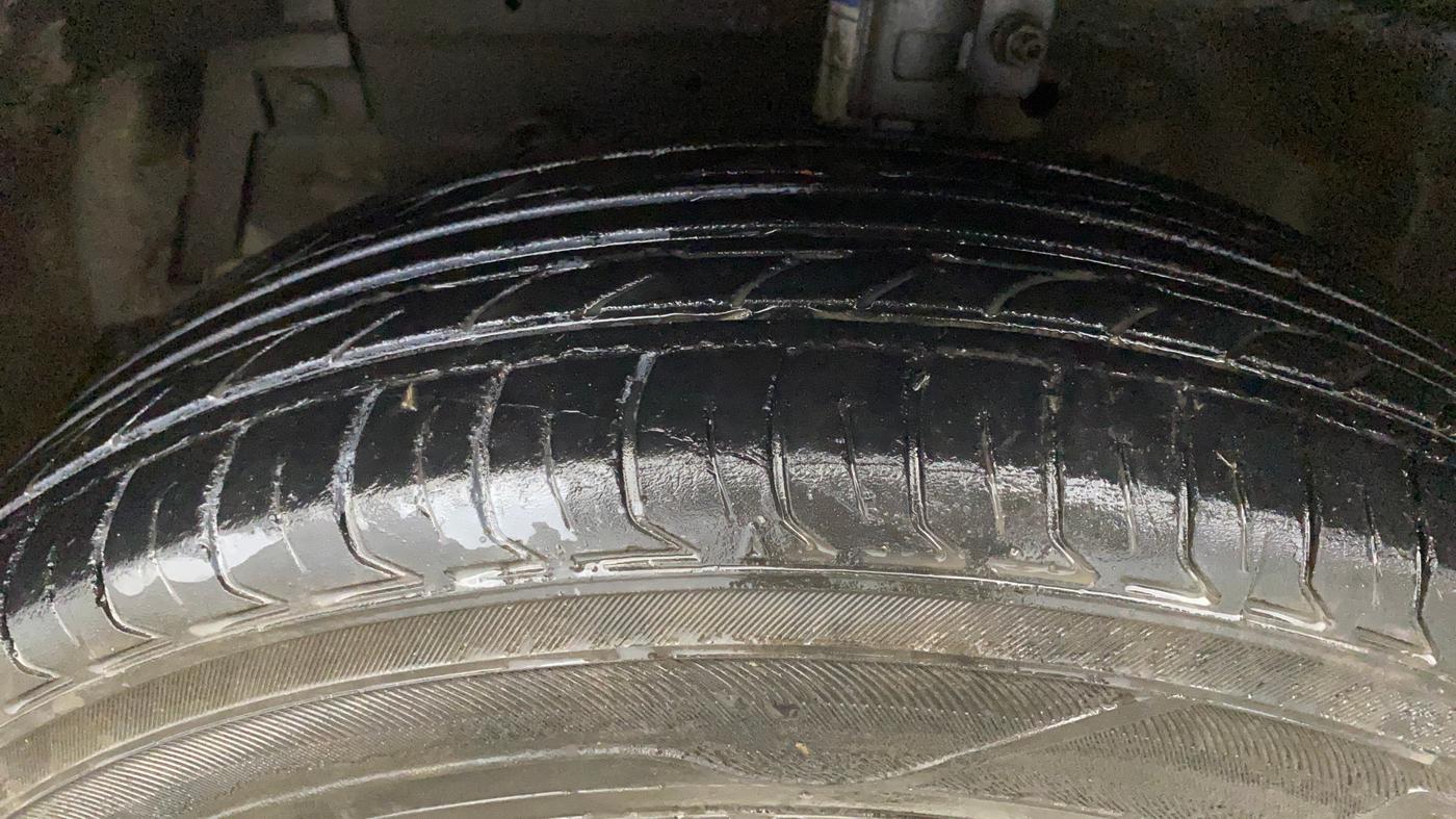 2014 Maruti Swift LXI, Petrol, Manual, 91,764 km, Left Front Tyre Tread