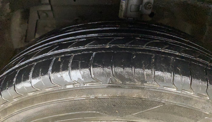 2014 Maruti Swift LXI, Petrol, Manual, 91,764 km, Left Front Tyre Tread