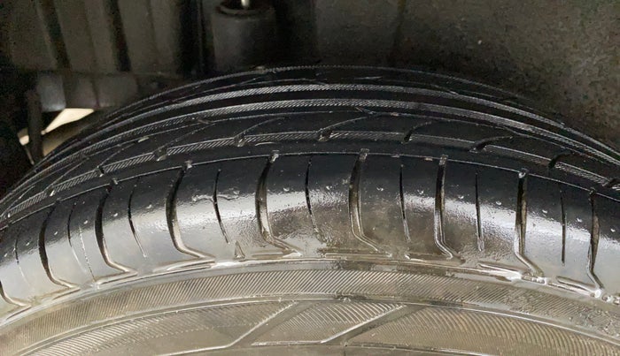 2014 Maruti Swift LXI, Petrol, Manual, 91,764 km, Right Rear Tyre Tread