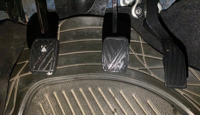 2014 Maruti Swift LXI, Petrol, Manual, 91,764 km, Pedals