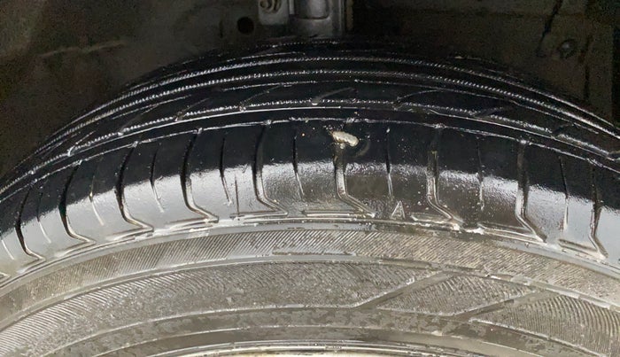 2014 Maruti Swift LXI, Petrol, Manual, 91,764 km, Right Front Tyre Tread