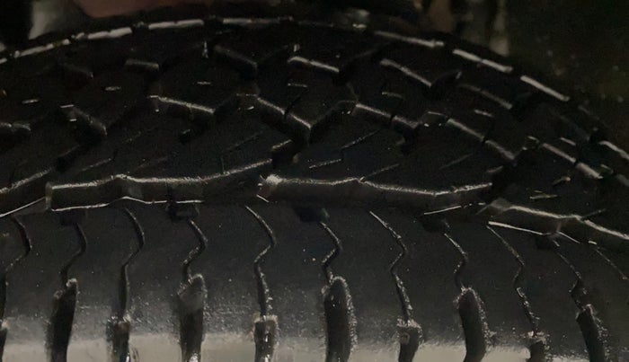 2017 Renault Duster 110 PS RXZ DIESEL, Diesel, Manual, 58,665 km, Left Front Tyre Tread