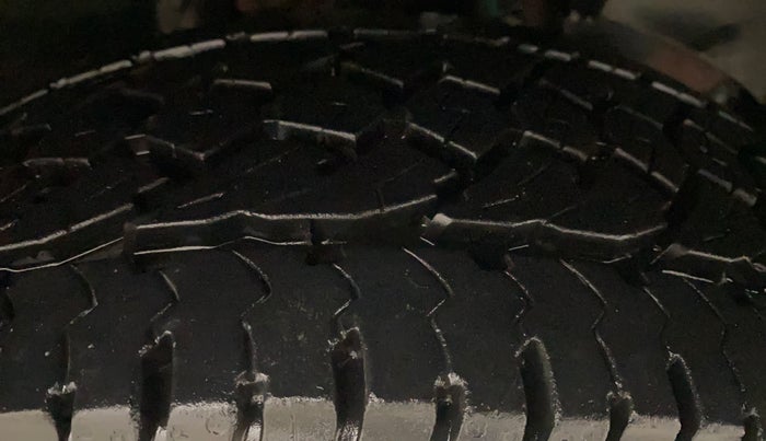 2017 Renault Duster 110 PS RXZ DIESEL, Diesel, Manual, 58,665 km, Right Front Tyre Tread