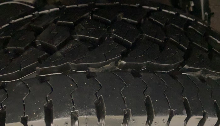 2017 Renault Duster 110 PS RXZ DIESEL, Diesel, Manual, 58,665 km, Right Rear Tyre Tread