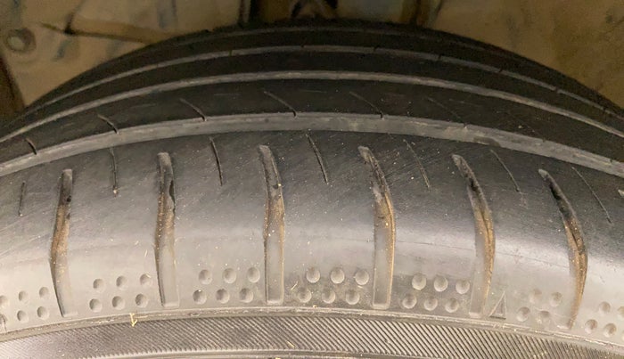 2014 Honda City 1.5L I-DTEC V, Diesel, Manual, 1,19,127 km, Left Front Tyre Tread