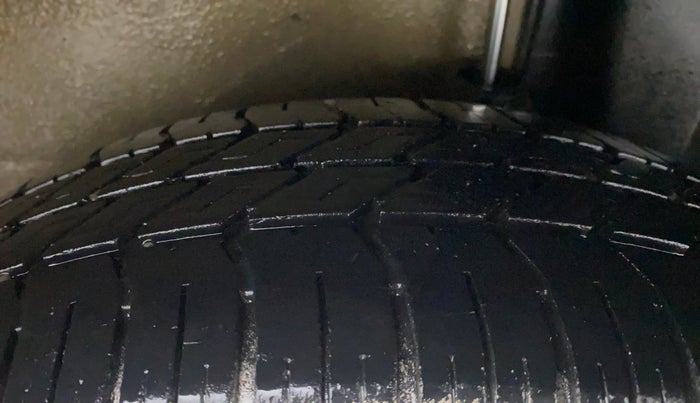 2014 Maruti Ritz VXI, Petrol, Manual, 31,131 km, Left Rear Tyre Tread