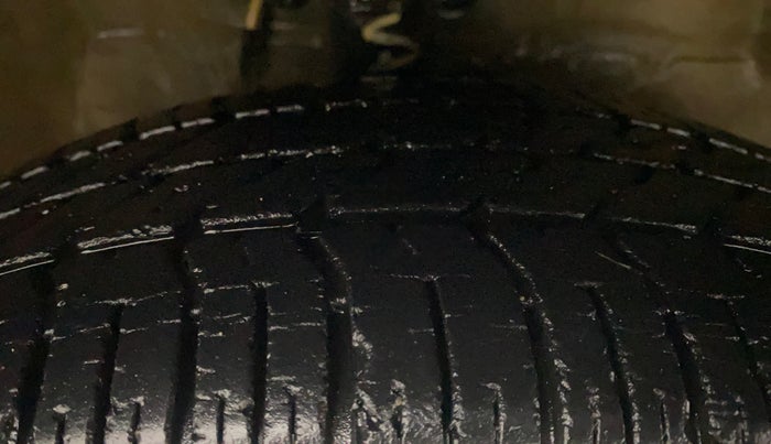 2014 Maruti Ritz VXI, Petrol, Manual, 31,131 km, Right Front Tyre Tread