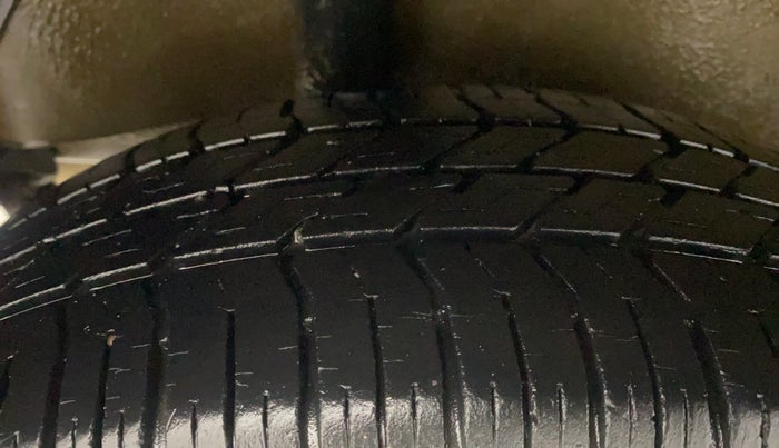 2014 Maruti Ritz VXI, Petrol, Manual, 31,131 km, Right Rear Tyre Tread