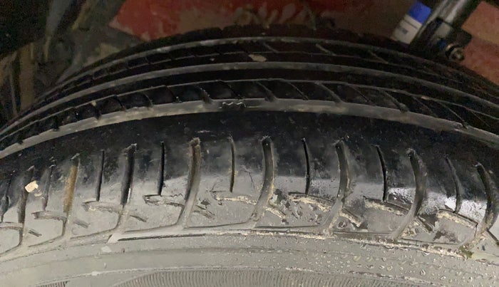 2012 Maruti Swift ZXI, Petrol, Manual, 55,346 km, Left Front Tyre Tread