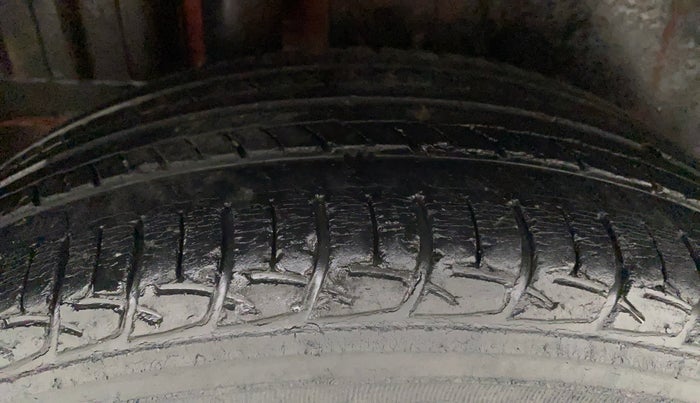 2012 Maruti Swift ZXI, Petrol, Manual, 55,346 km, Right Rear Tyre Tread