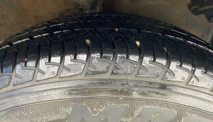 2016 Maruti Celerio VXI d, Petrol, Manual, Right Front Tyre Tread