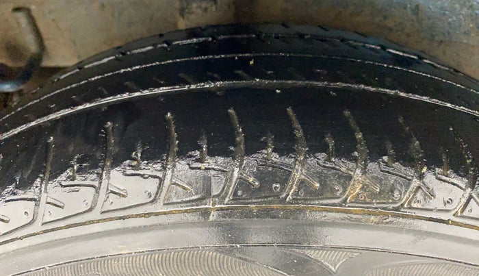2016 Maruti Celerio VXI d, Petrol, Manual, Right Rear Tyre Tread