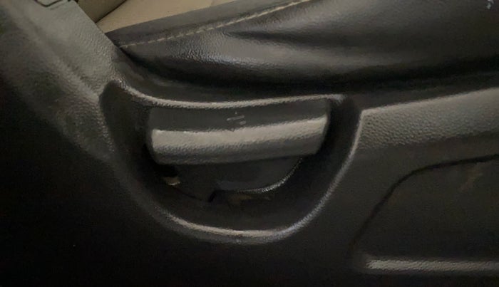 2015 Hyundai Elite i20 MAGNA 1.2, Petrol, Manual, 56,291 km, Driver Side Adjustment Panel