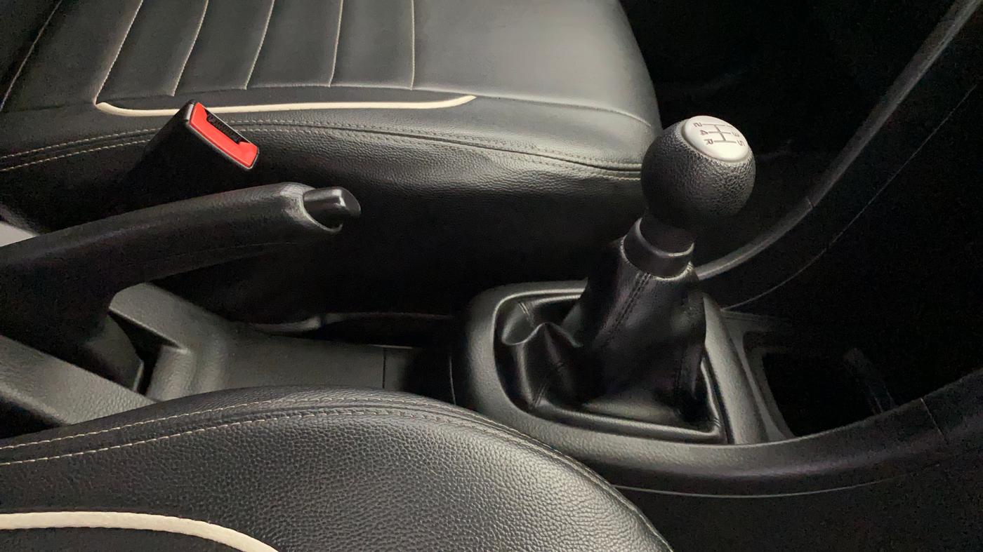 2016 Maruti Swift LXI (O), Petrol, Manual, 94,290 km, Gear Lever