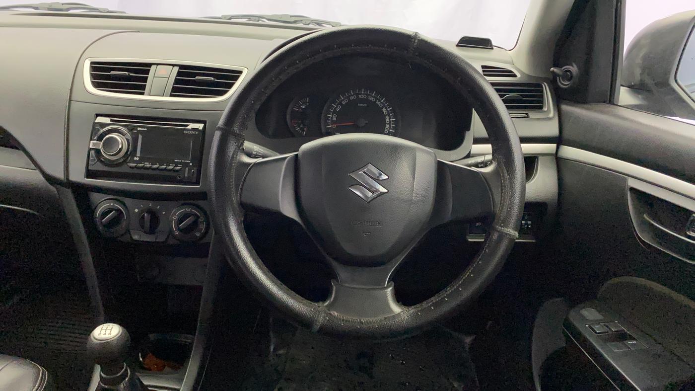 2016 Maruti Swift LXI (O), Petrol, Manual, 94,290 km, Steering Wheel Close Up