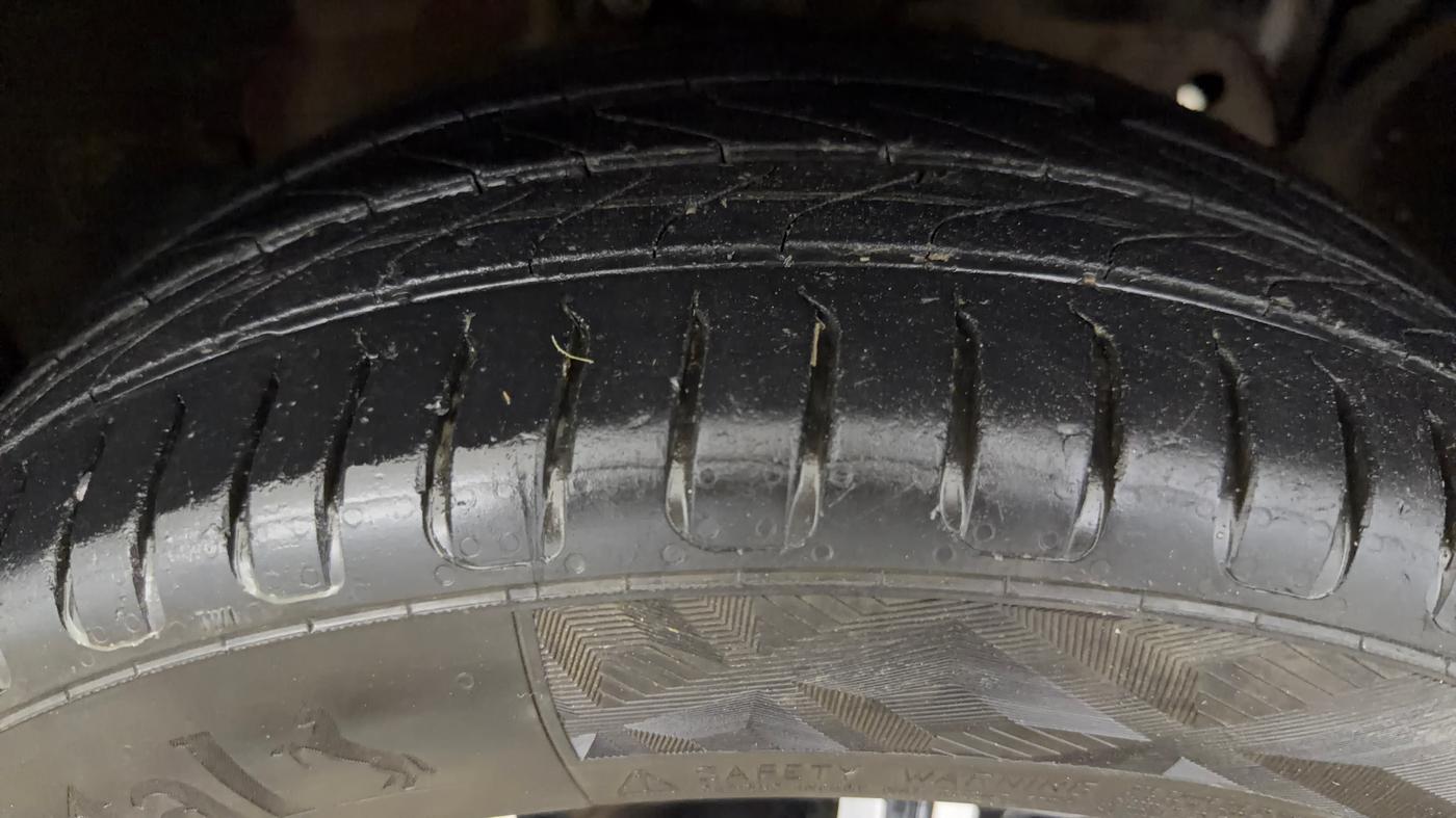 2020 Ford New Figo TITANIUM 1.2 PETROL MT, Petrol, Manual, 20,097 km, Right Front Tyre Tread