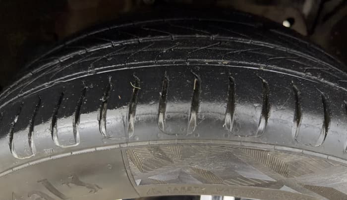 2020 Ford New Figo TITANIUM 1.2 PETROL MT, Petrol, Manual, 20,097 km, Right Front Tyre Tread
