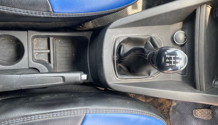 2019 Ford New Figo TITANIUM BLU 1.2 PETROL, Petrol, Manual, 71,359 km, Gear Lever