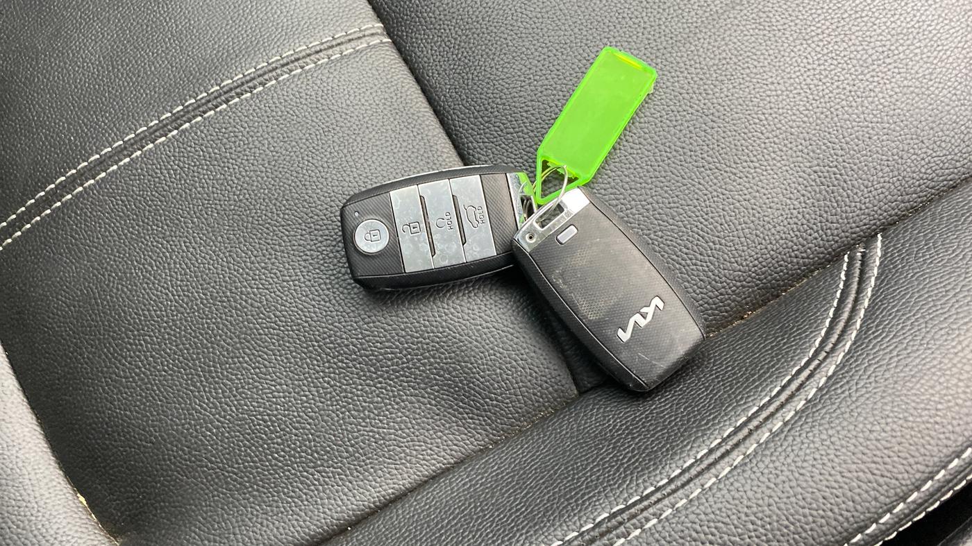 2023 KIA SELTOS  HTX IVT G, Petrol, Automatic, 28,491 km, Key Close Up
