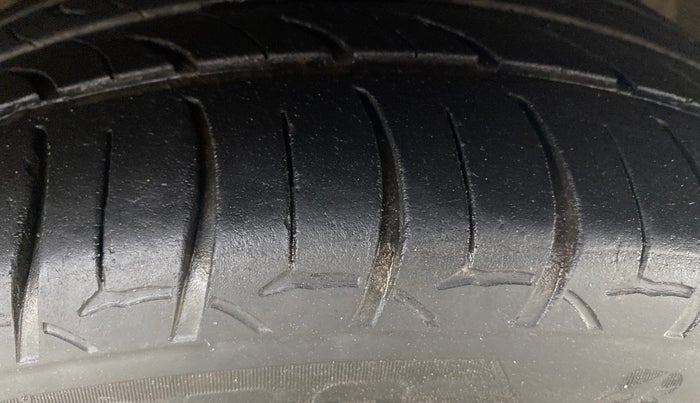 2020 Maruti Ciaz ALPHA  AT 1.5 SHVS PETROL, Petrol, Automatic, 79,654 km, Right Front Tyre Tread
