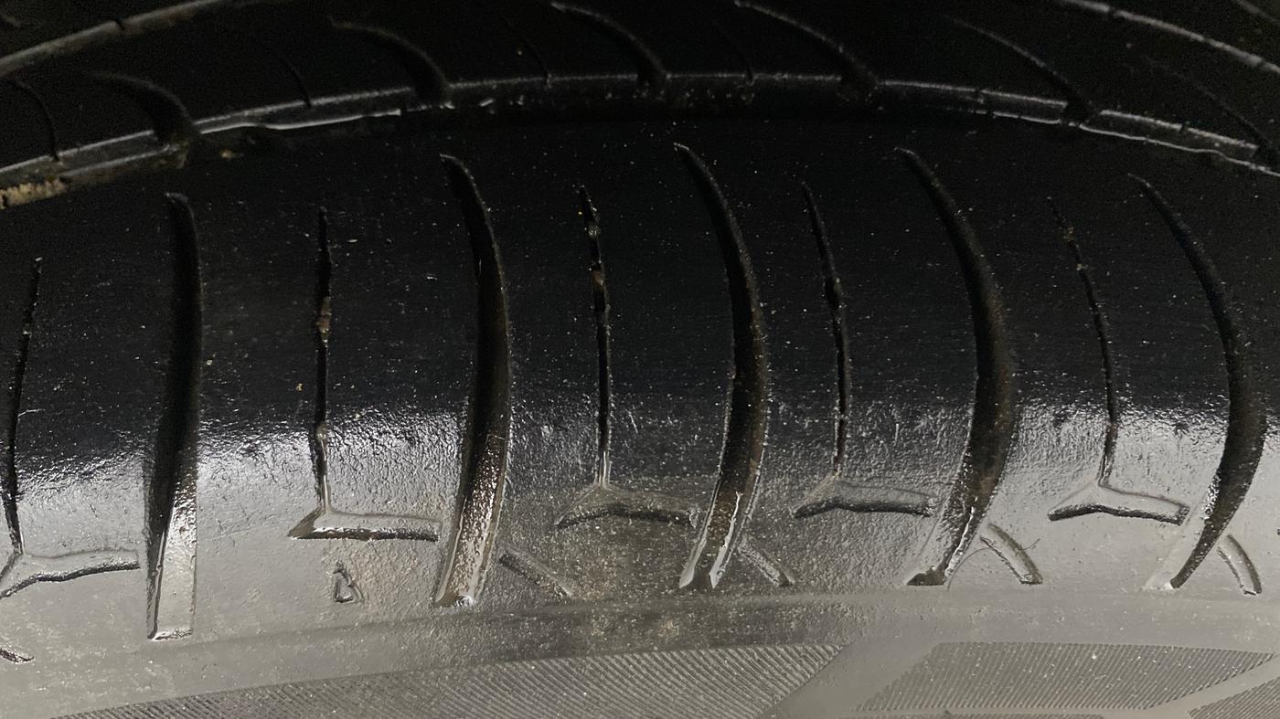 2020 Maruti Ciaz ALPHA  AT 1.5 SHVS PETROL, Petrol, Automatic, 79,719 km, Left Rear Tyre Tread