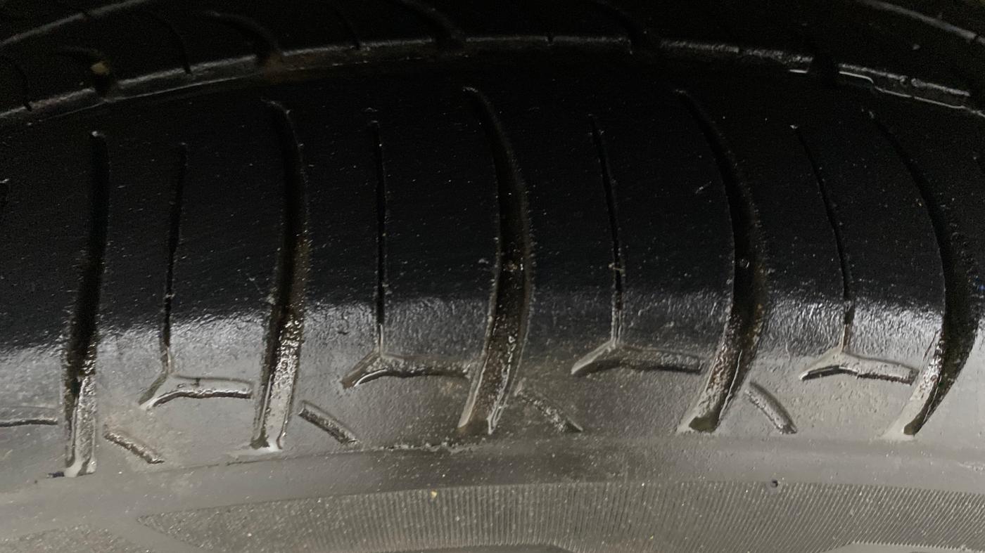 2020 Maruti Ciaz ALPHA  AT 1.5 SHVS PETROL, Petrol, Automatic, 79,719 km, Left Front Tyre Tread
