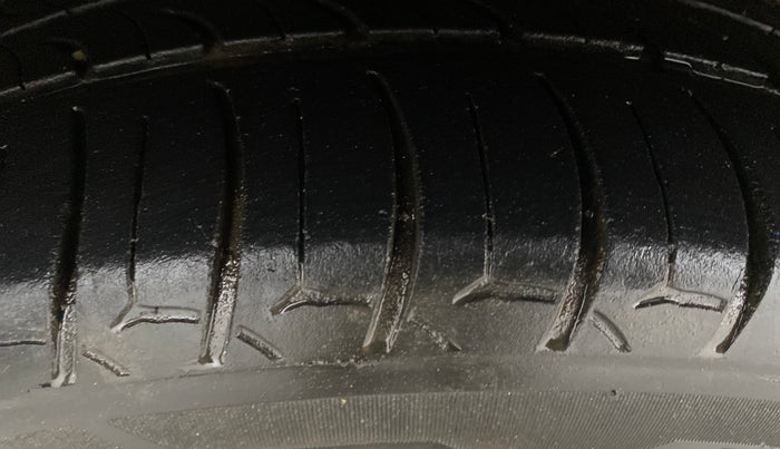 2020 Maruti Ciaz ALPHA  AT 1.5 SHVS PETROL, Petrol, Automatic, 79,654 km, Left Front Tyre Tread