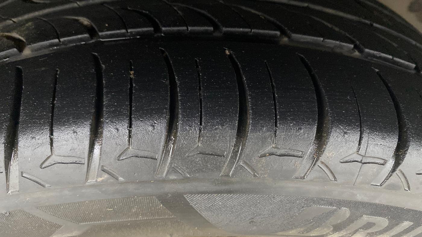 2020 Maruti Ciaz ALPHA  AT 1.5 SHVS PETROL, Petrol, Automatic, 79,719 km, Right Rear Tyre Tread