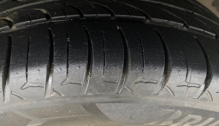 2020 Maruti Ciaz ALPHA  AT 1.5 SHVS PETROL, Petrol, Automatic, 79,654 km, Right Rear Tyre Tread