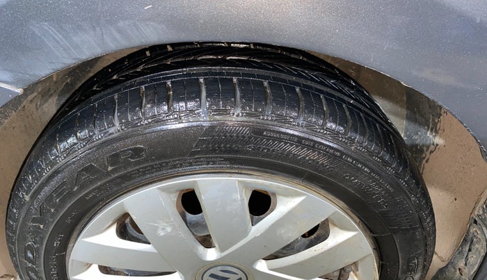 2013 Volkswagen Vento COMFORTLINE 1.6, Petrol, Manual, 83,663 km, Left Front Tyre Tread