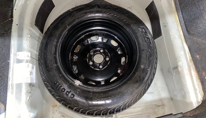 2013 Volkswagen Vento COMFORTLINE 1.6, Petrol, Manual, 83,663 km, Spare Tyre