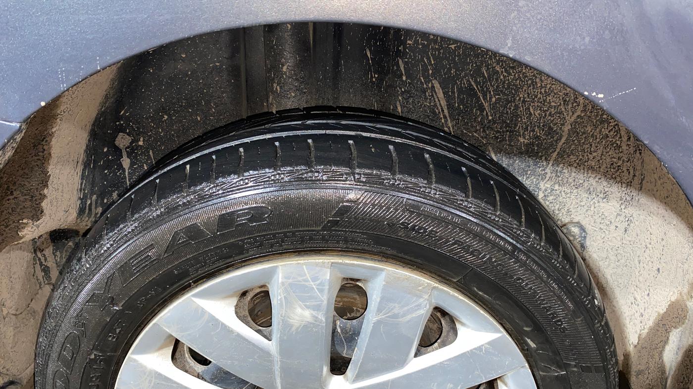 2013 Volkswagen Vento COMFORTLINE 1.6, Petrol, Manual, 83,663 km, Right Rear Tyre Tread