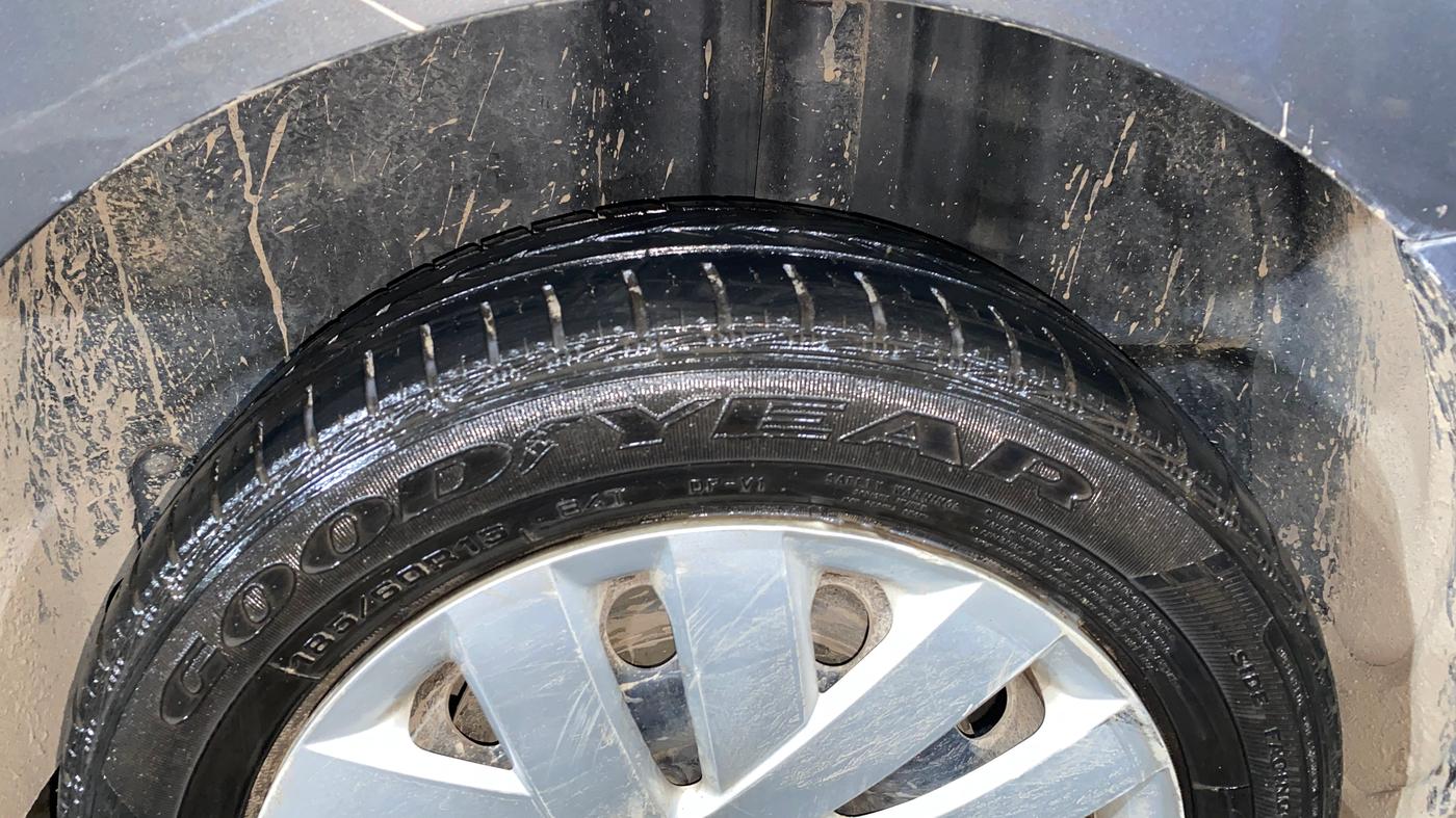 2013 Volkswagen Vento COMFORTLINE 1.6, Petrol, Manual, 83,663 km, Left Rear Tyre Tread