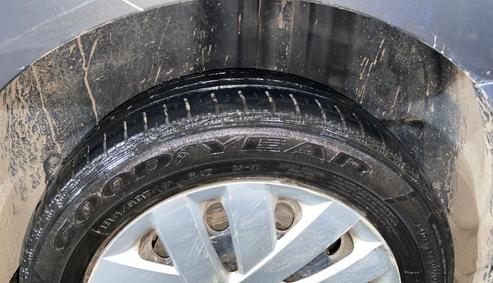 2013 Volkswagen Vento COMFORTLINE 1.6, Petrol, Manual, 83,663 km, Left Rear Tyre Tread