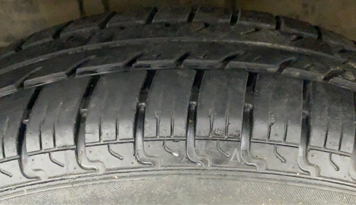2017 Maruti Swift LXI (O), Petrol, Manual, 13,753 km, Left Front Tyre Tread
