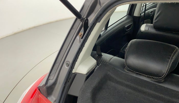 2017 Maruti Swift LXI (O), Petrol, Manual, 13,753 km, Dicky (Boot door) - Weather strip has minor damage
