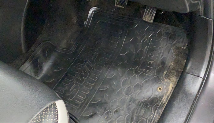 2017 Maruti Swift LXI (O), Petrol, Manual, 13,753 km, Flooring - Carpet is minor damage